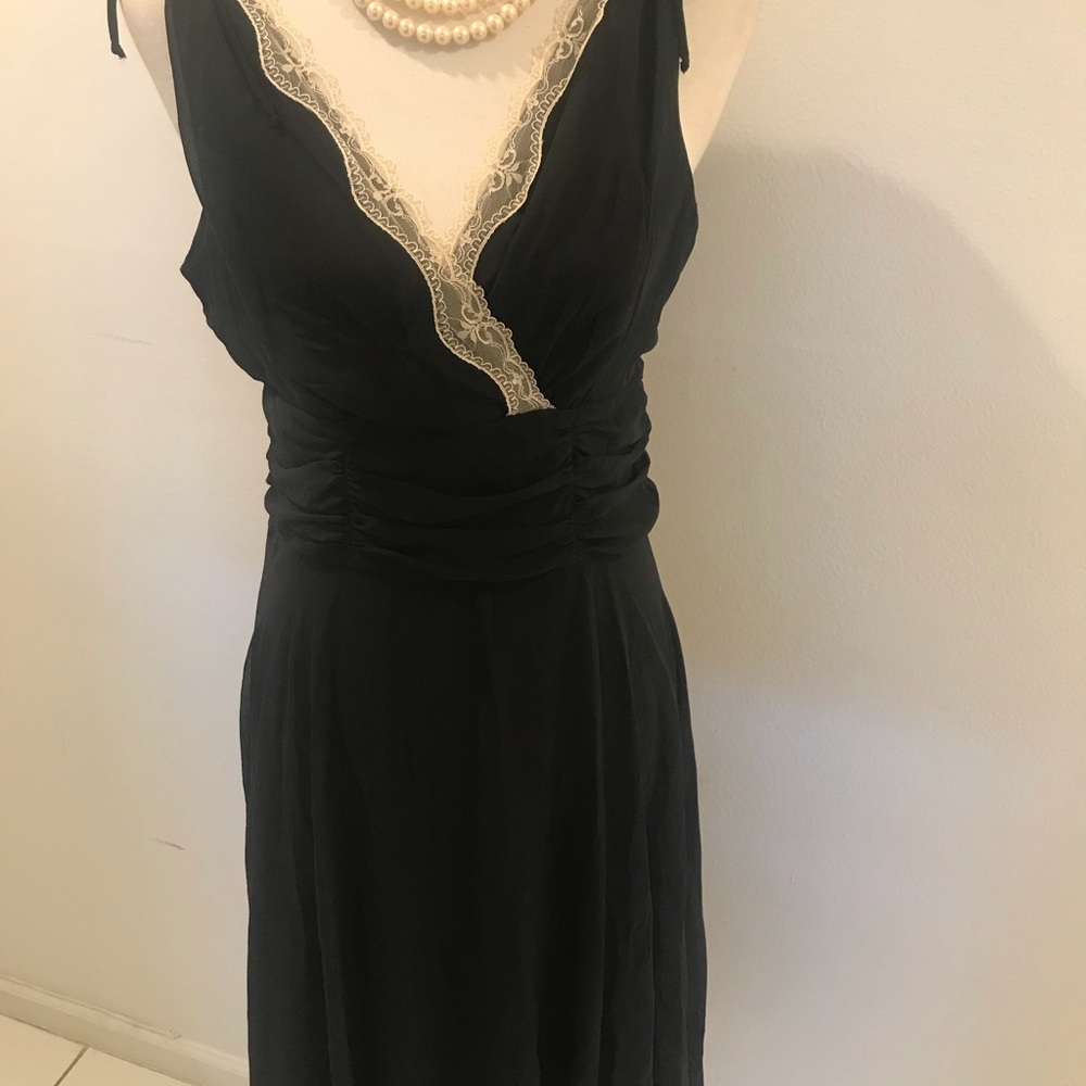NWT Dress Barn Black Dress with Lace V Neck Sz 10 - Picture 2 of 7